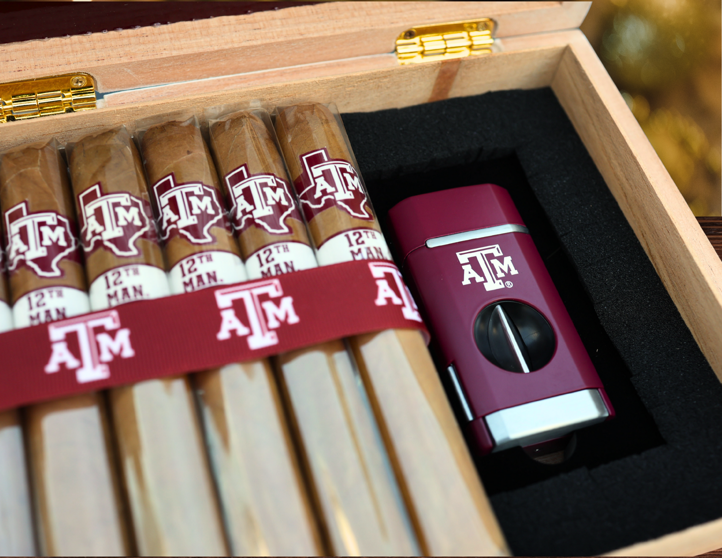 Aggie White Label Connecticut Gift Set with Triple Flame Lighter